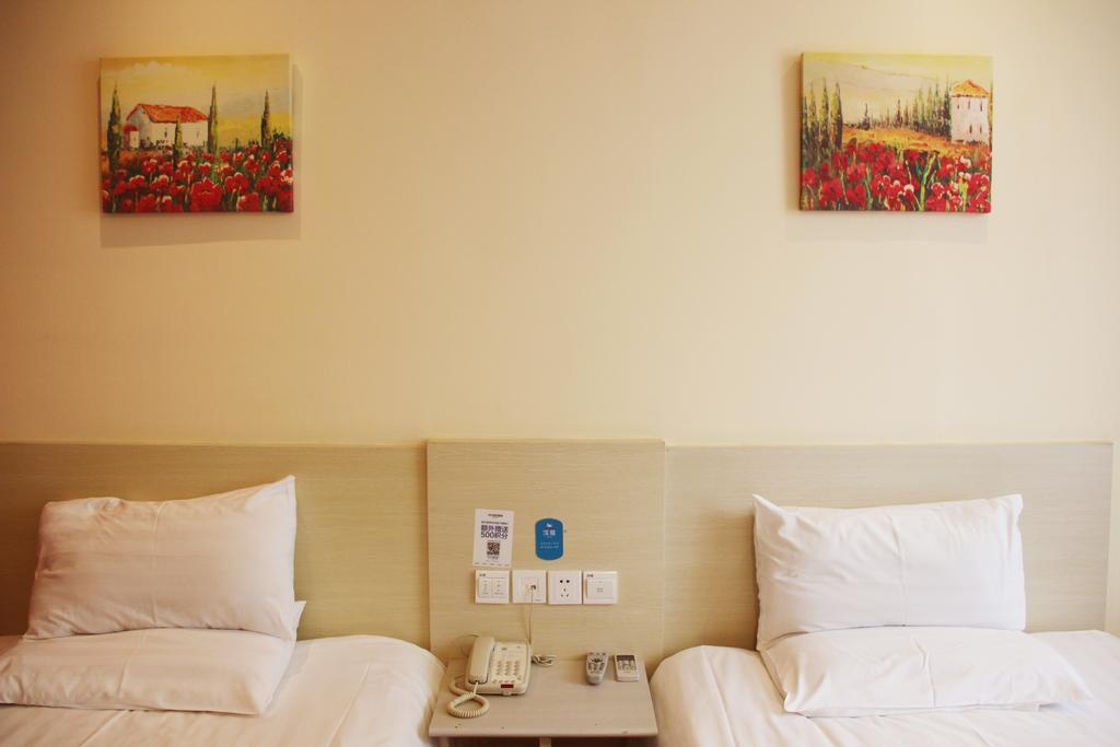 Hanting Hotel Shanghai South Railway Station Luoxiang Road Branch Rum bild