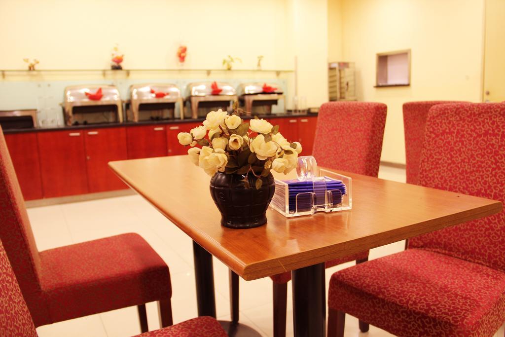 Hanting Hotel Shanghai South Railway Station Luoxiang Road Branch Exteriör bild